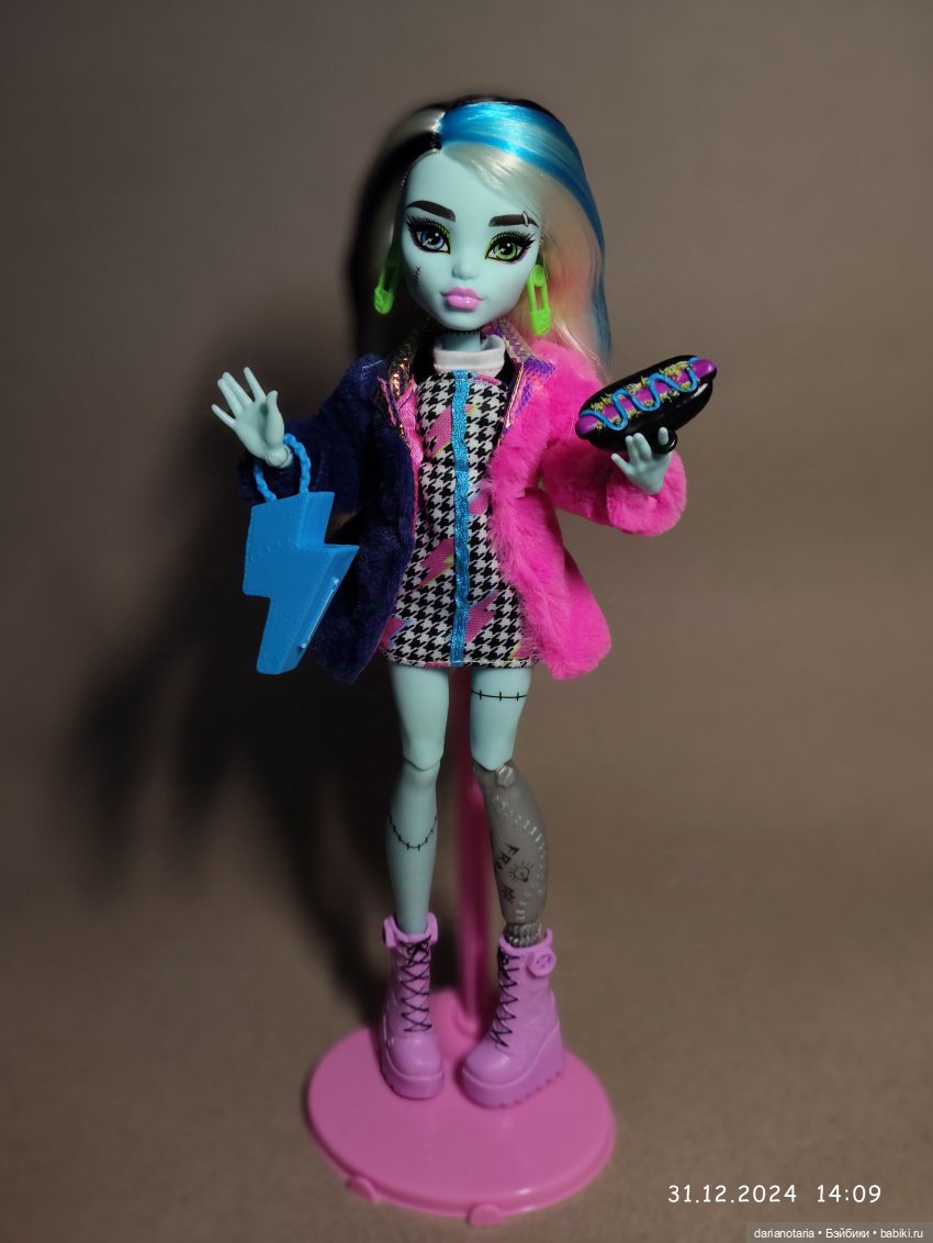 Фрэнки в подарок — Куклы Monster High и Ever After High: G1