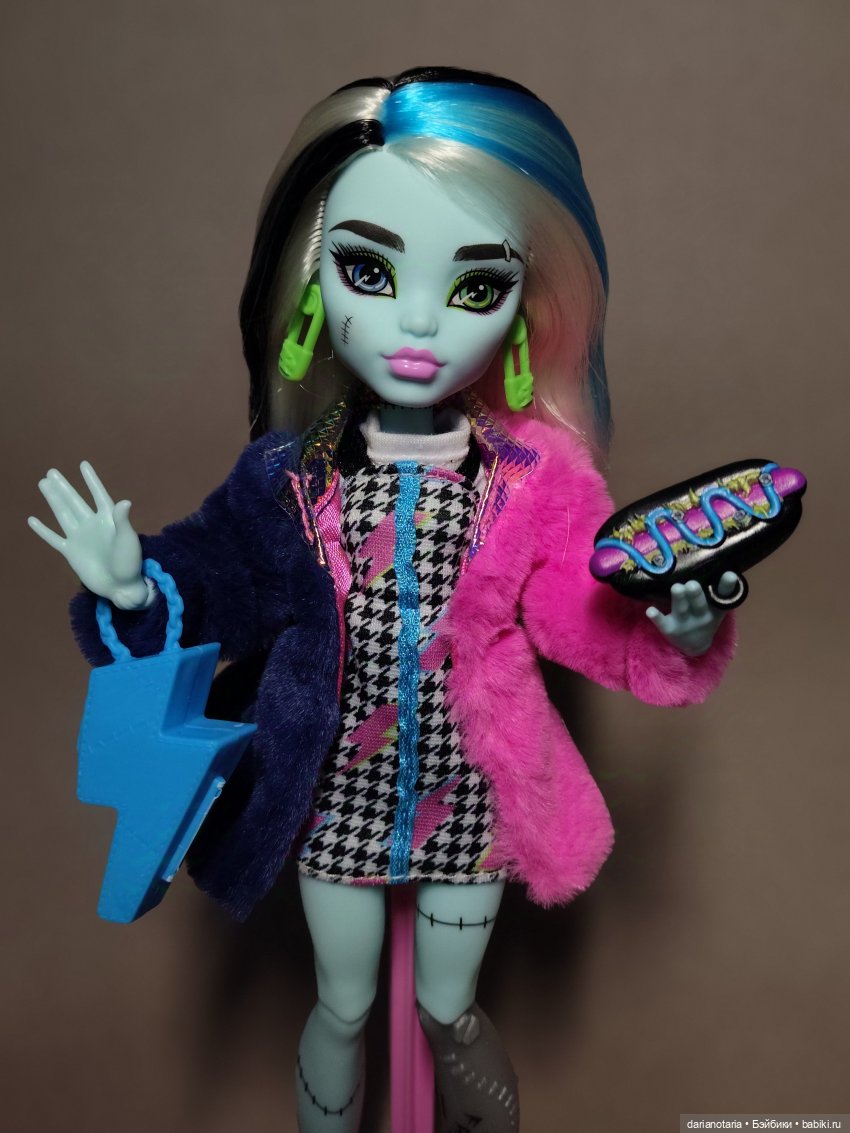 Фрэнки в подарок — Куклы Monster High и Ever After High: G1 (фото 2)