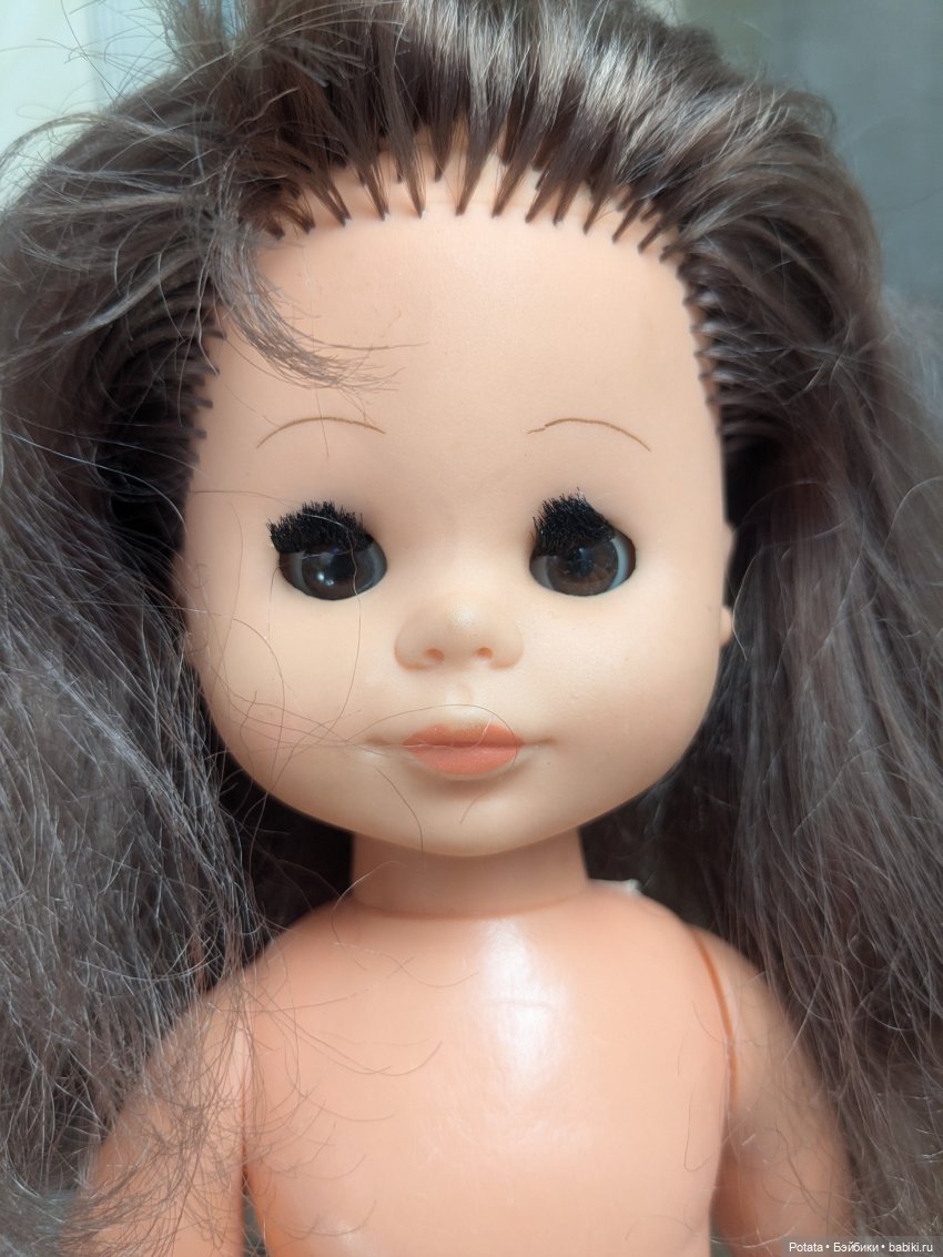 Один глазик немного кривит