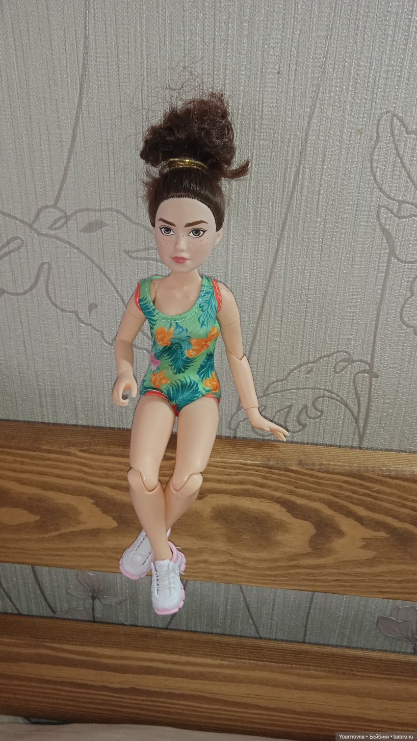 Вот такой гибрид у меня получился. Голова от куклы Звездные воины, суровая и бровастая ( теперь ищу инфо как их удалить)