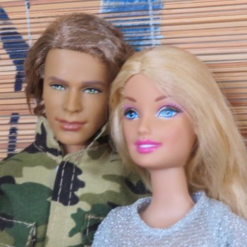 Брайан, Саймон и их подружки