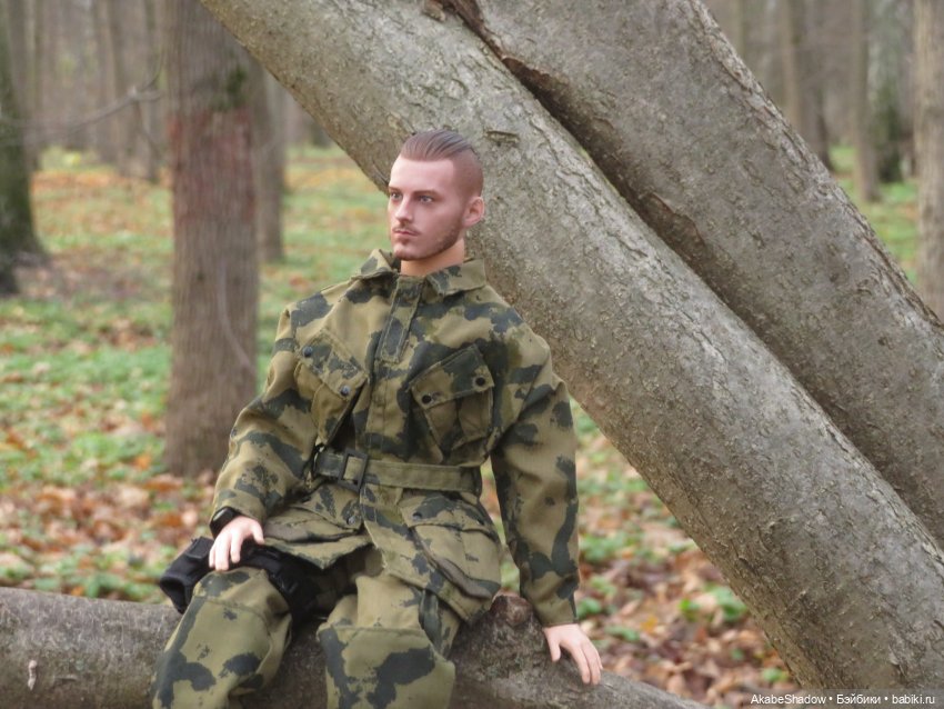 Разведчик Каетан: Зона (война), мир, окружающие (разбирая фото)