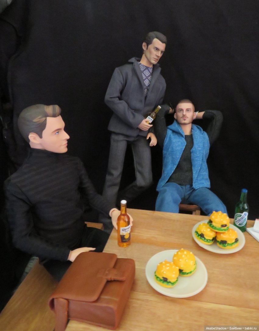 Разведчик Каетан: Зона (война), мир, окружающие (разбирая фото)