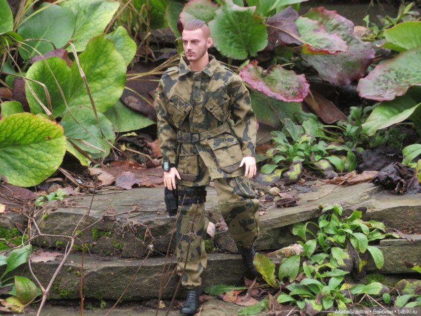 Разведчик Каетан: Зона (война), мир, окружающие (разбирая фото)