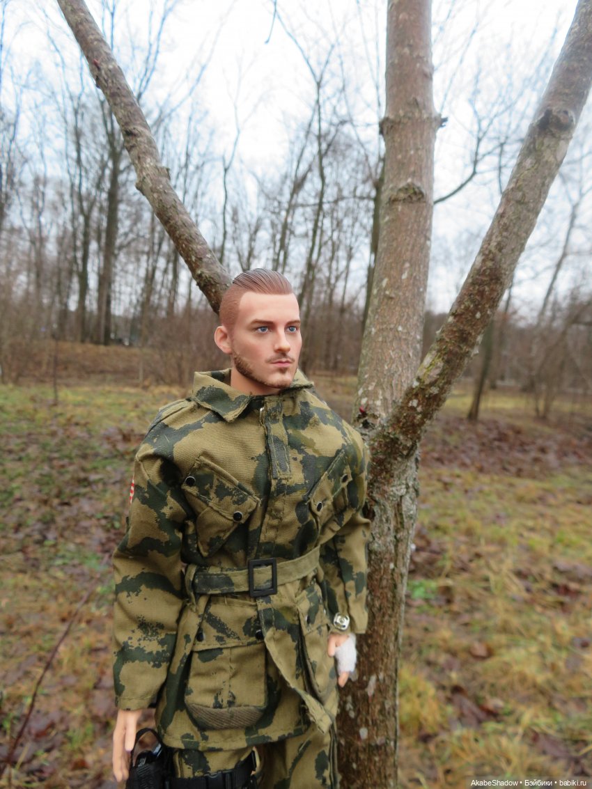 Разведчик Каетан: Зона (война), мир, окружающие (разбирая фото)