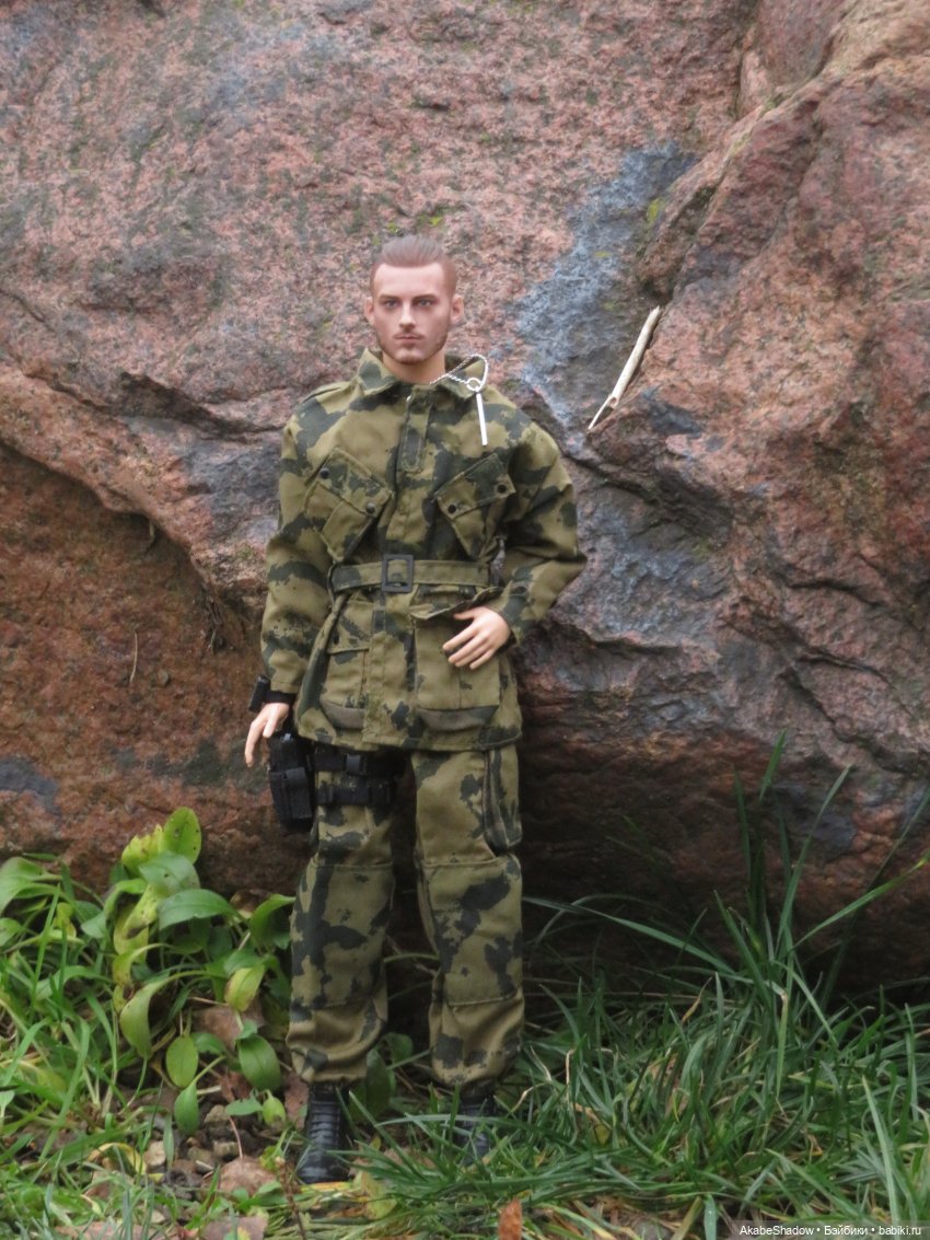 Разведчик Каетан: Зона (война), мир, окружающие (разбирая фото)