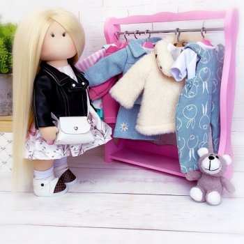 Кукла игровая с набором одежды