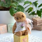 Тедди мишка в шапке зайца, Teddy bear