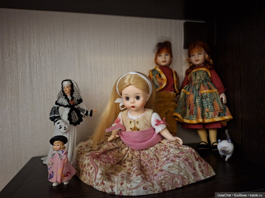 1 год на сайте — Коллекции игровых кукол (Playline): фото полок (фото 6)