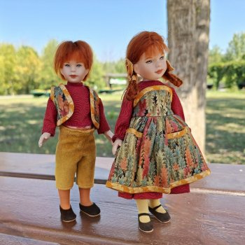 Гензель и Гретель на прогулке