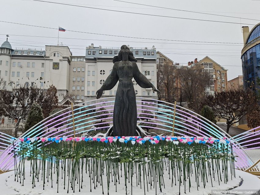 По праздничному городу — Куклы