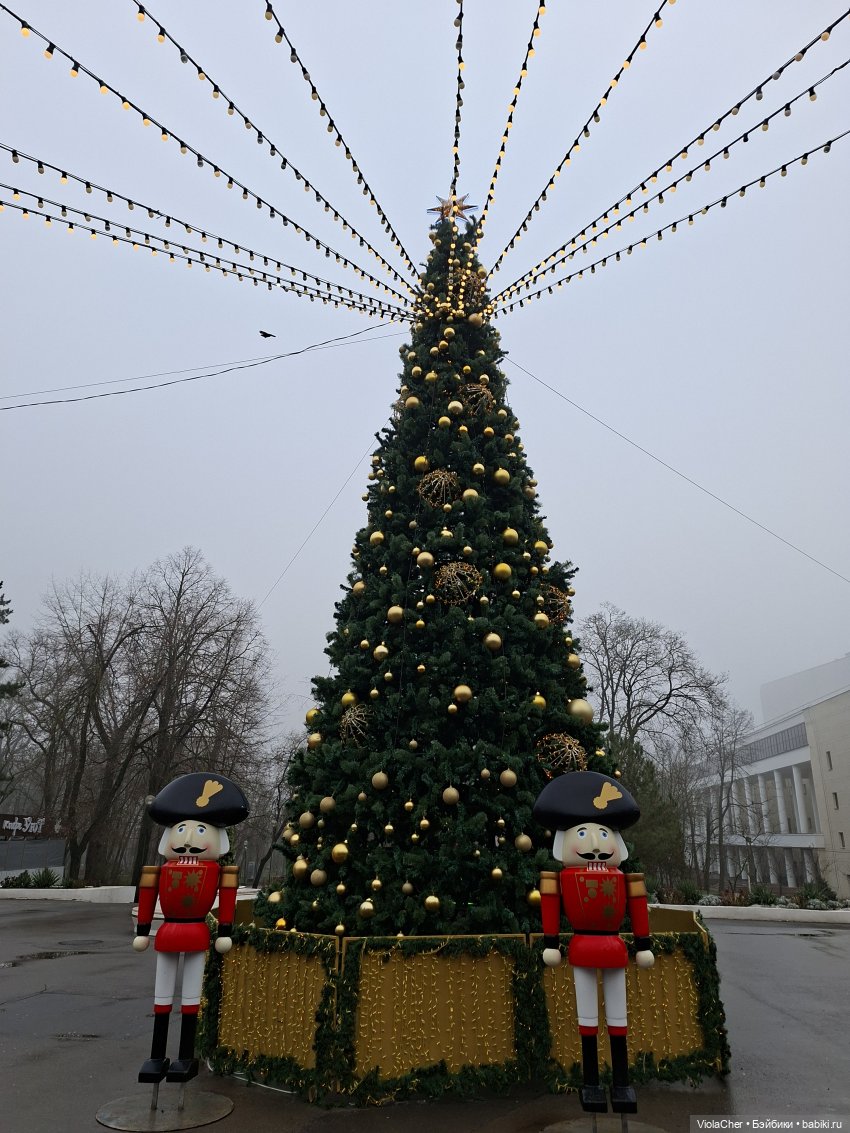 По праздничному городу — Куклы