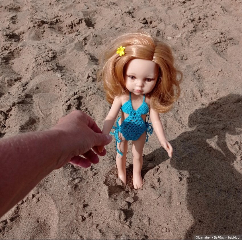 Наша Даша в ананасовом купальнике