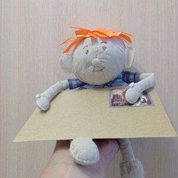 И кукла поймëт, и щекой к вам прижмëтся...