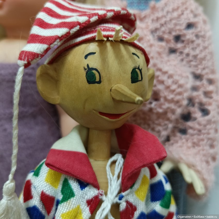 Длинный нос, с улыбкой мина (фото 3)