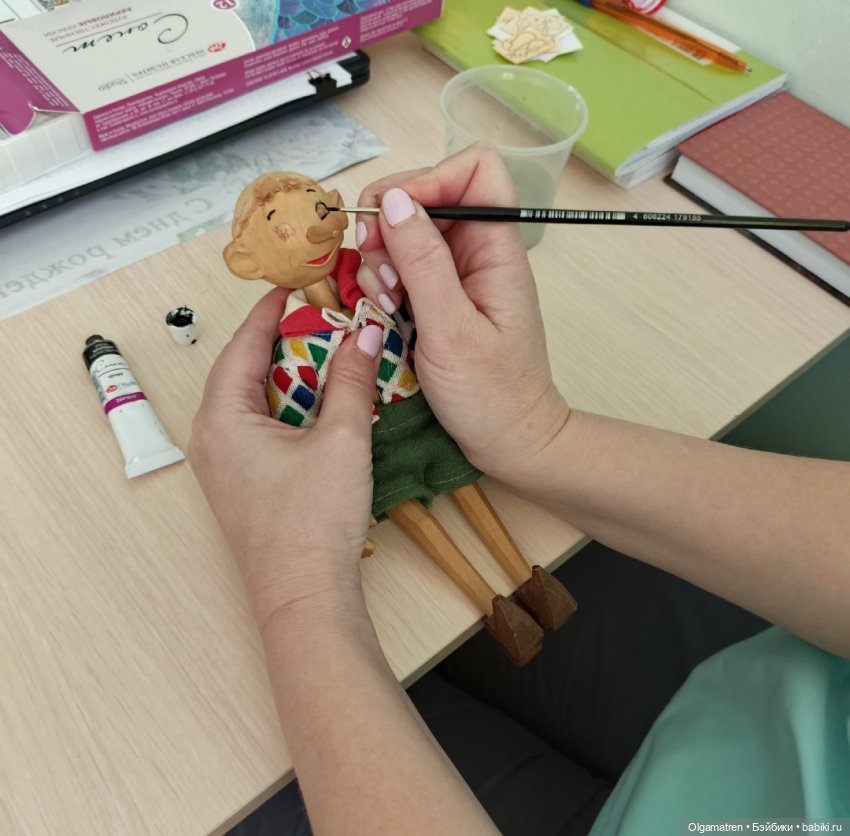 Длинный нос, с улыбкой мина (фото 2)