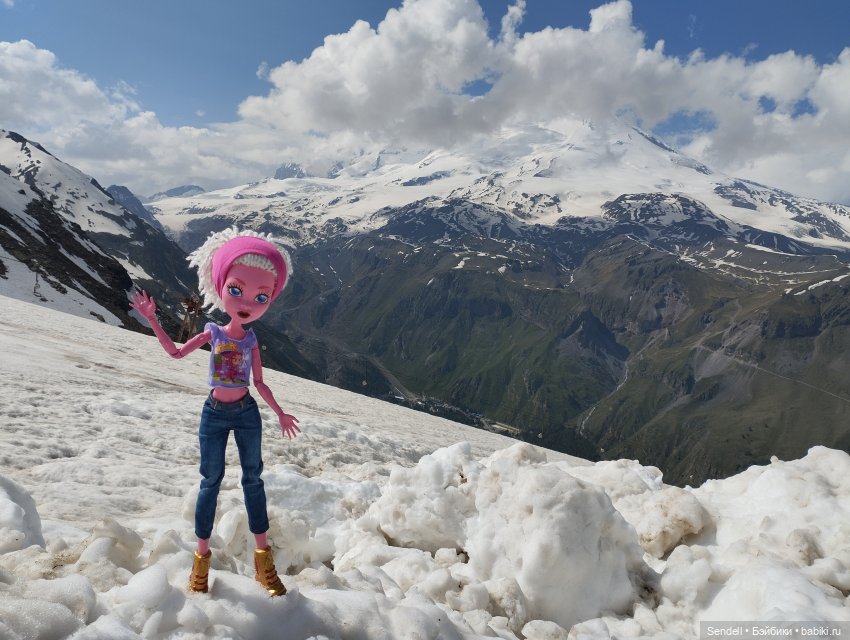 Да, смотреть на неё немного холодно...