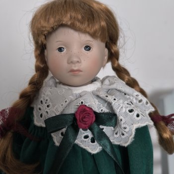 Помогите пожалуйста опознать куклу