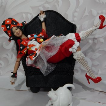 Коломбина, скрипачка, вампирша и кое-что еще