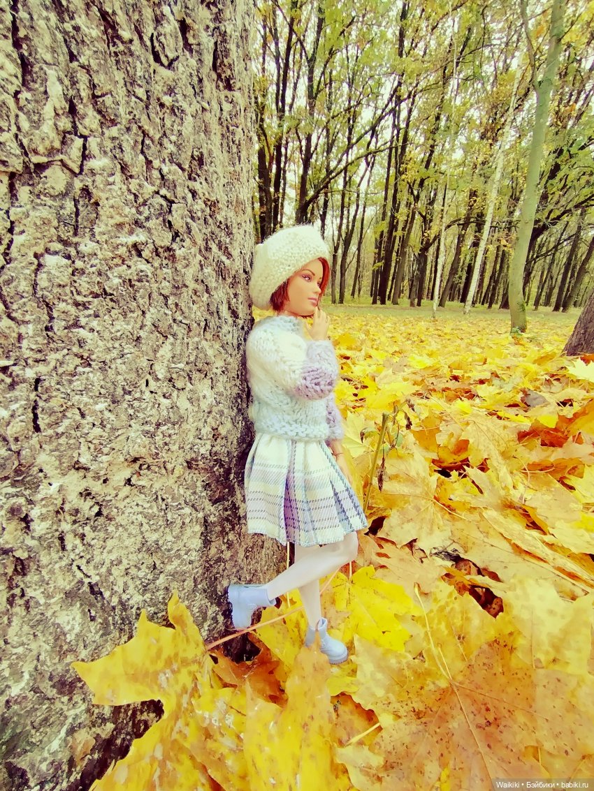 На ковре из жёлтых листьев, в платьеце простом (фото 7)