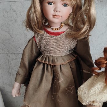 Девочки помогите опознать. Клейма нет, под париком не смотрела, боюсь отрывать