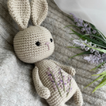 Вязанный зайка