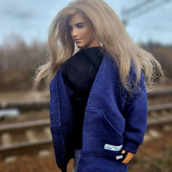 Едем с Дэном в соседнее село.