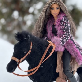 Лина на конной прогулке