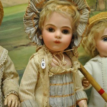 Musée de la Poupée - музей, которого уже нет.