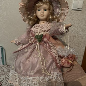 Помогите, пожалуйста, опознать куклу