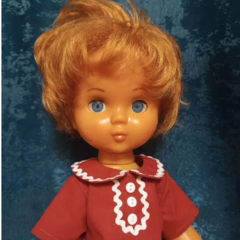 прошу помощи в опознании и оценке куклы. стоит ли куколка 9 тысяч?