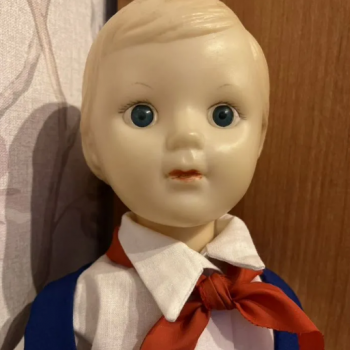 здравствуйте! кто может помочь пошить обувь для кукленка СССР