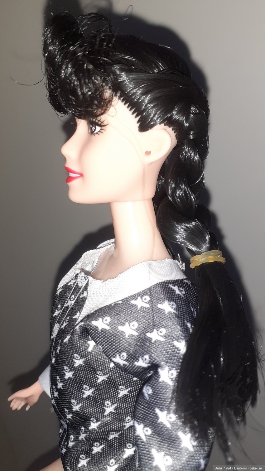 Уэнздей. Вид сбоку Уэнздей. Вид сбоку