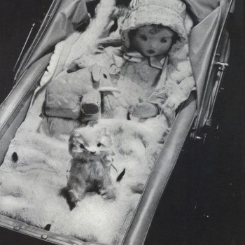 Куклы-манекены в крестильной одежде. Фотографии из американского журнала Vogue за 1930 год.