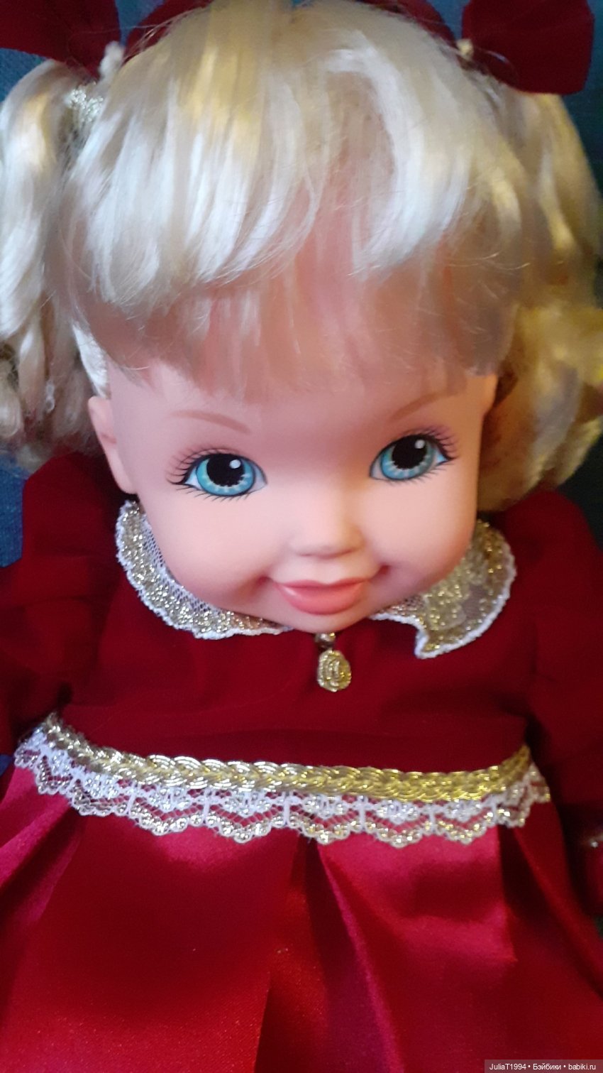 Распаковка куклы Holiday Kelly (2000) (фото 8)