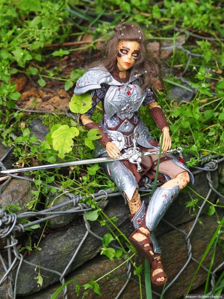 Лаэзель высотой около 32см