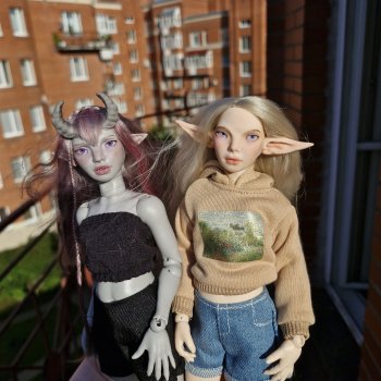 Быстрое балконное фото Тифы и Элфи