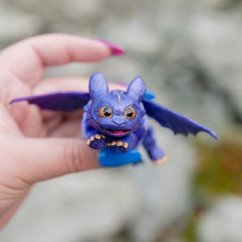 Маленький дракон из альпийских ночных фурий