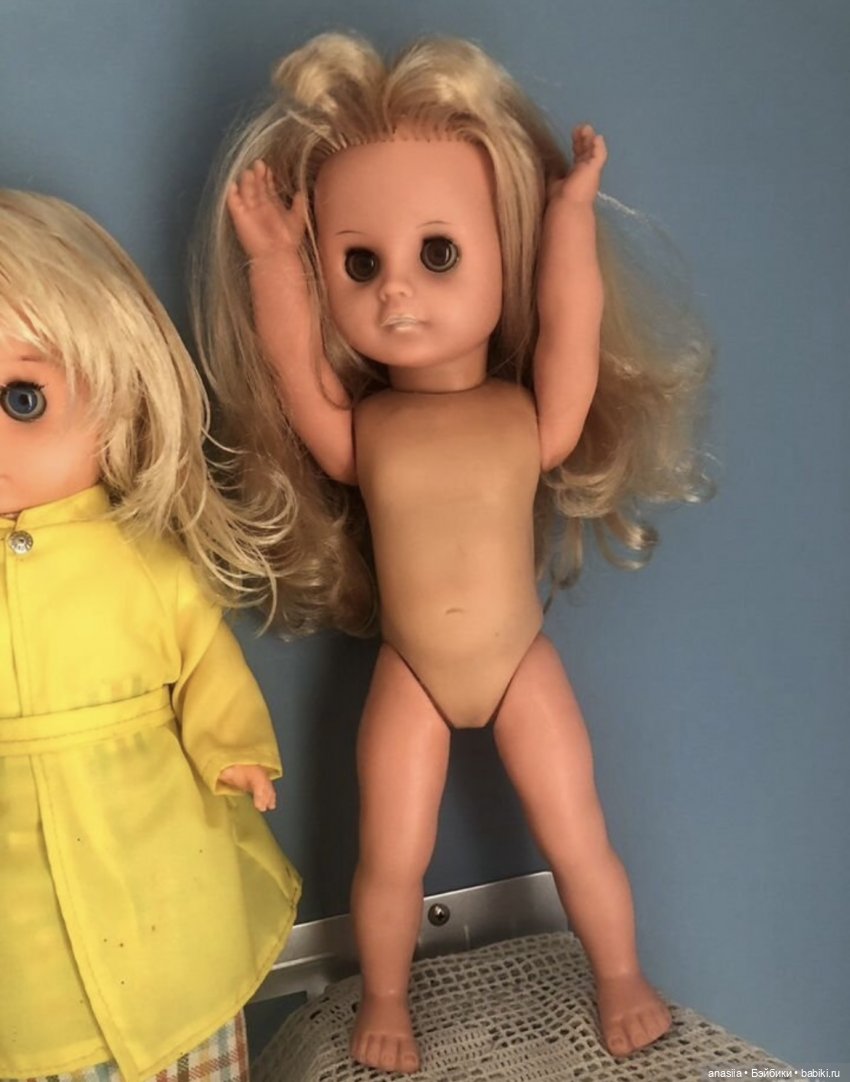 Есть вот такая красотка, рост 32 см. Туфельки с клеймом. Может вы мне подскажите это Ernstroda?