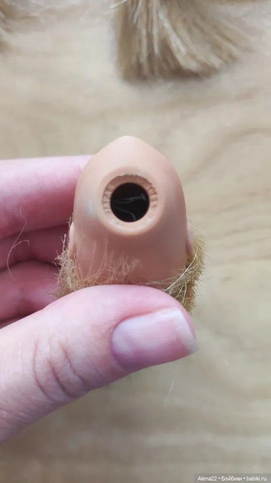 Белесые пятна на голове Барби Стейси Малибу