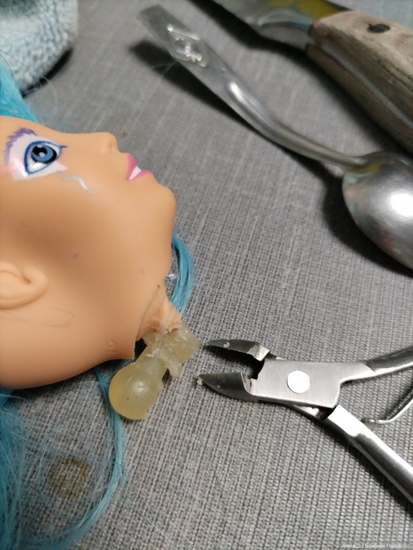 Как вынуть якорь из головы куклы Джем Хасбро Как вынуть якорь из головы куклы Джем Хасбро