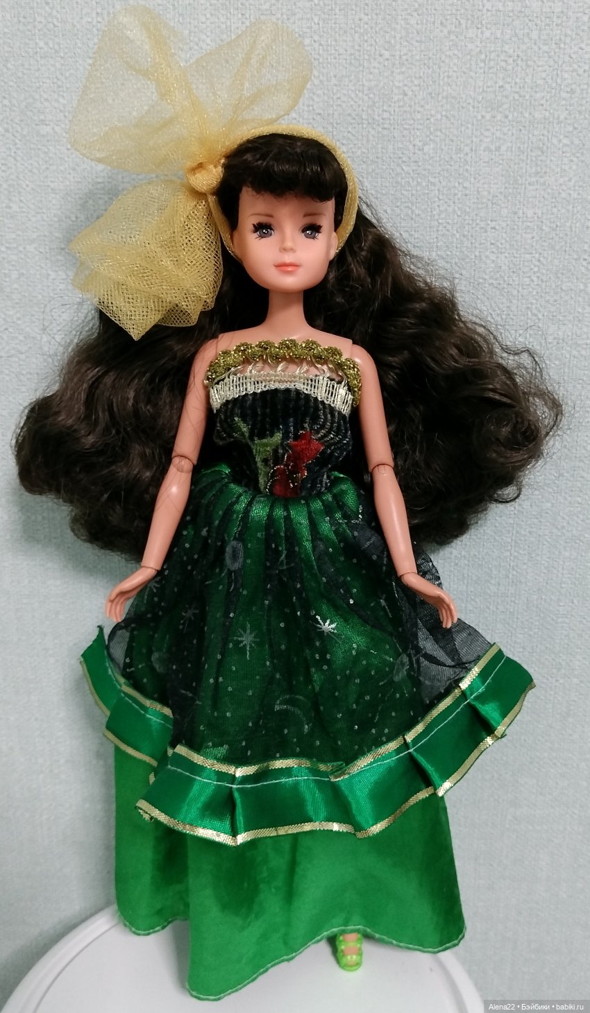 Бетти Тонг шатенка