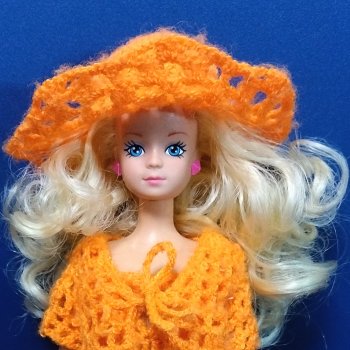 Вэнди из 90х: ремонт сколов на плечах, выведение пятен, завивка, а также как снять или заменить руки.