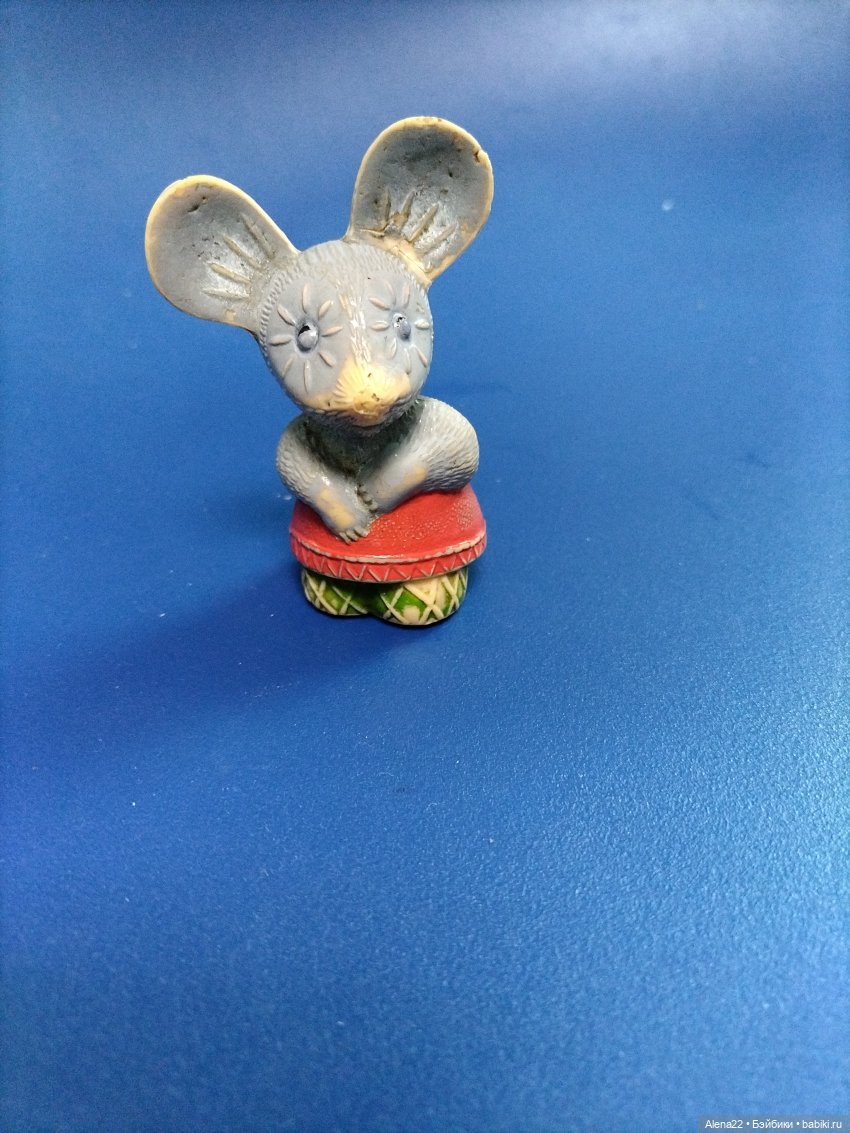 Резиновая фигурка СССР Мышка в красном сарафане