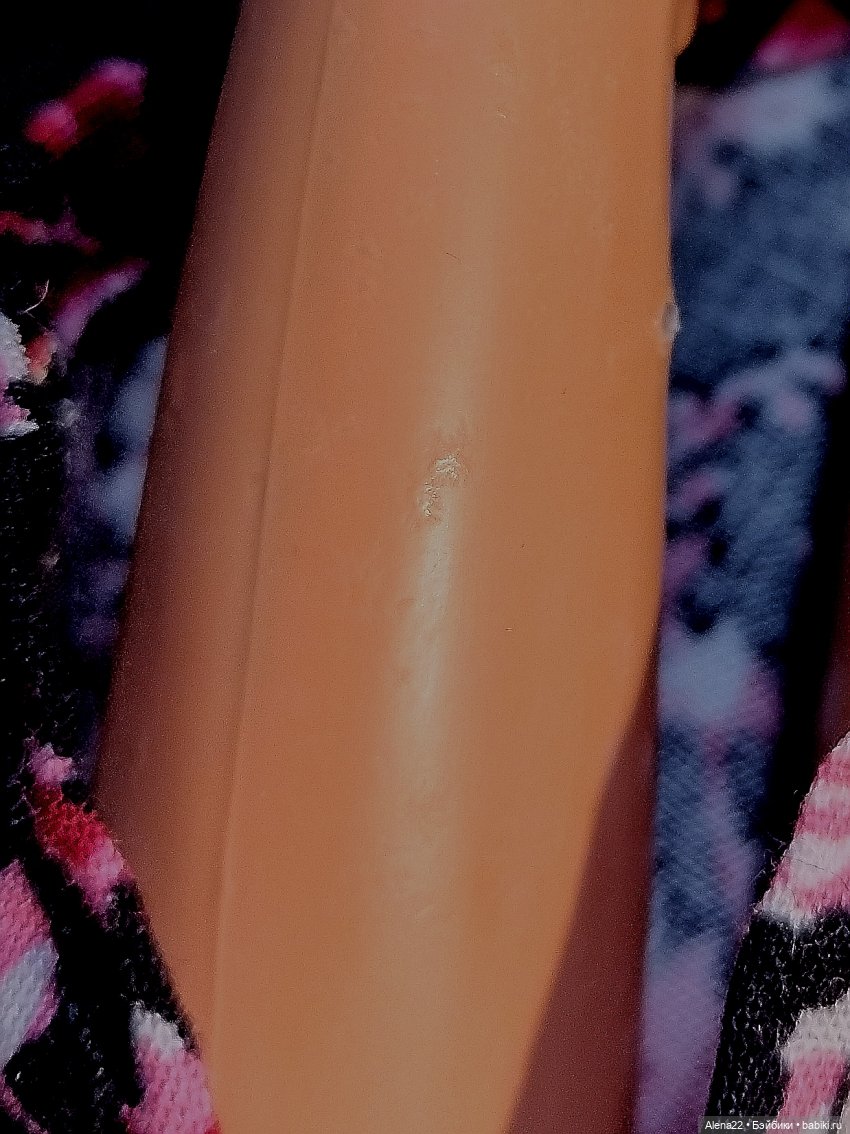 Странные неровности на ногах винтажной Барби