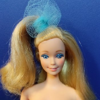 Как My first barbie 1980 г нашла свое тело. Ремонт перелома бедра рядом с креплением.