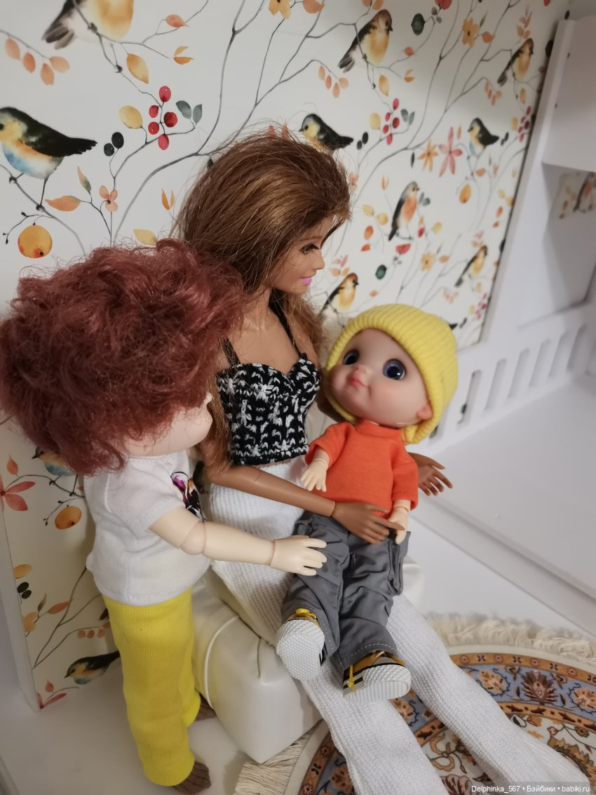 Знакомство Васи с сестрёнкой