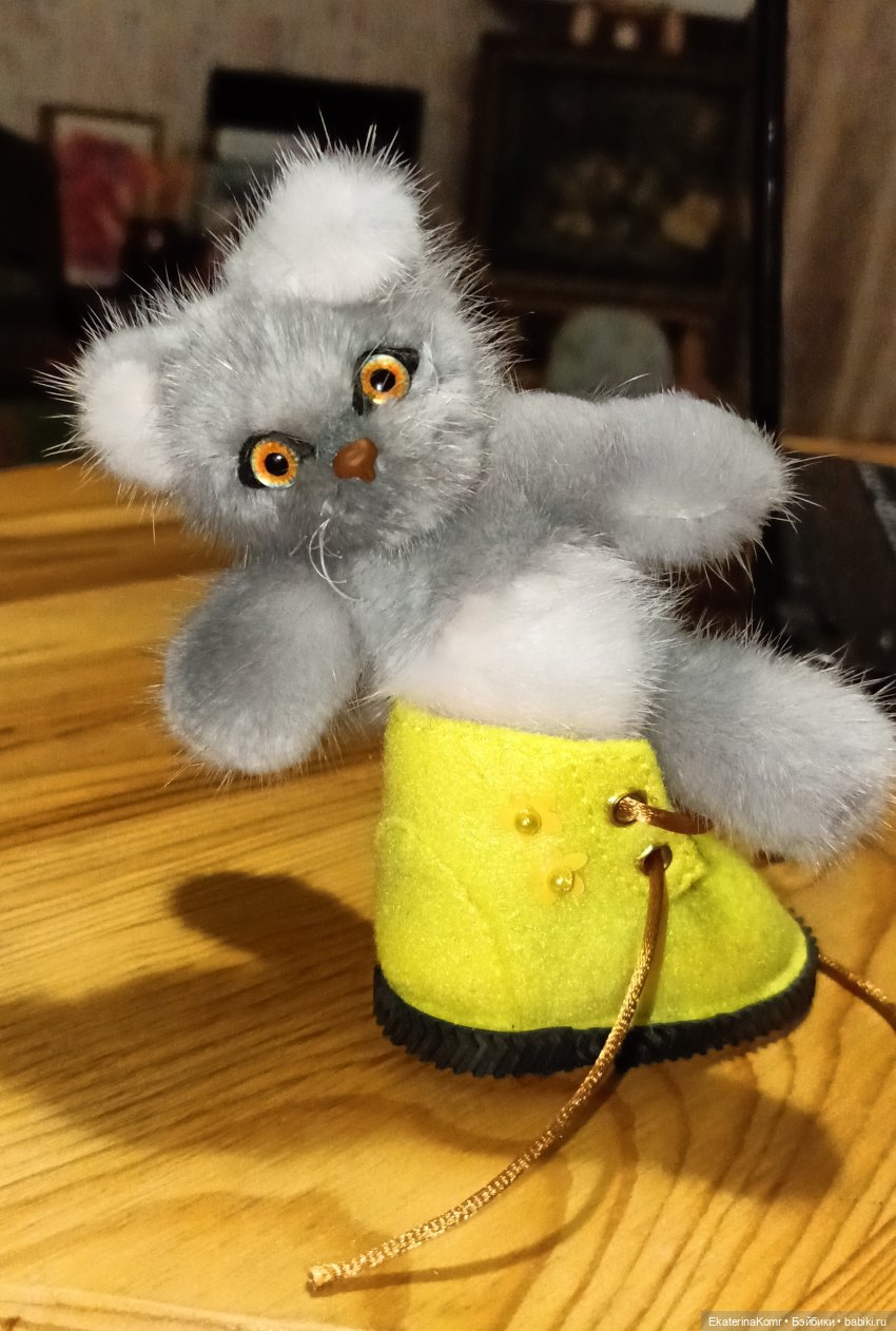 Игрушки из натурального меха, подвижные реалистичные, тактильно приятные, небольшого размера. Могут использоватся как игровые, так и для декора.