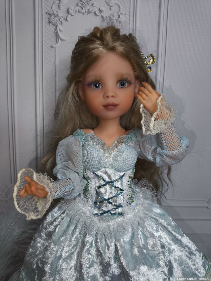 Кукла ООАК Аурика. Сложный карвинг с вытачиванием верхнего века, волосы ангорской козы,материалы как и у остальных кукол. Шарнирное тело Лилии Сергиенко.