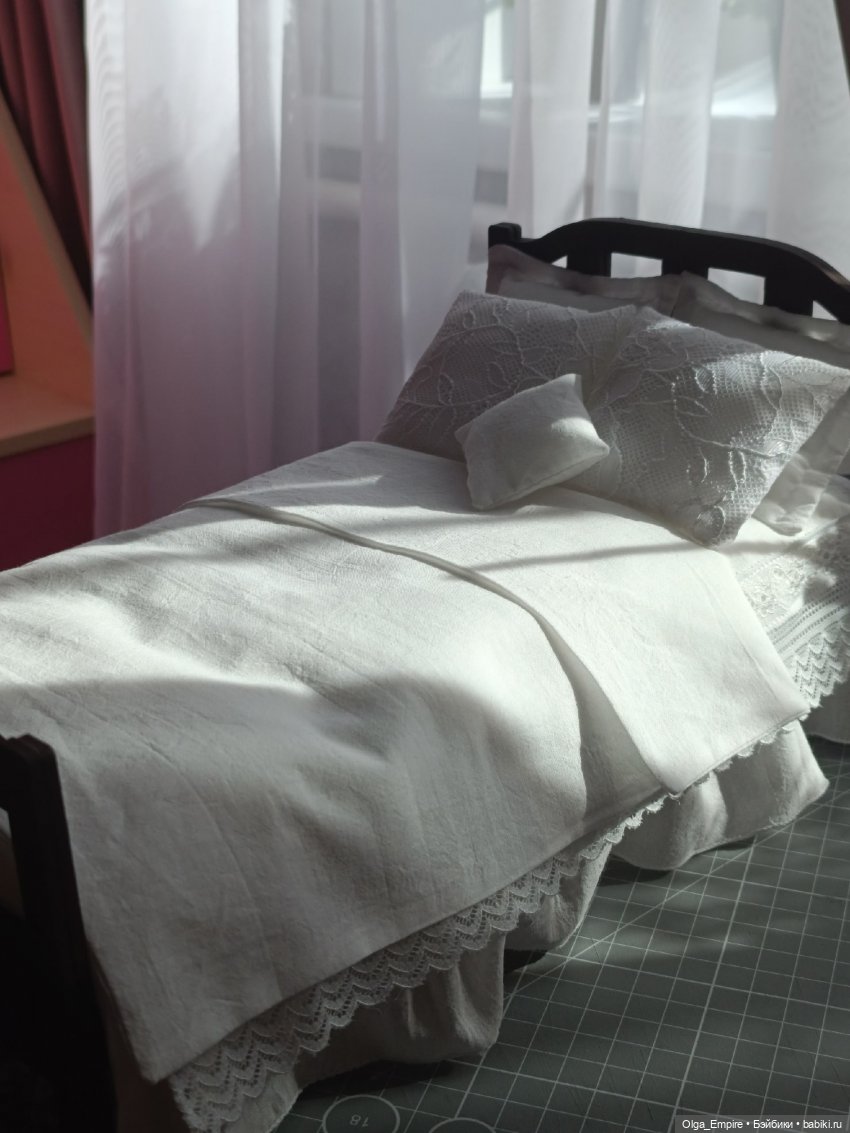 Кровать 19 века в масштабе 1:6